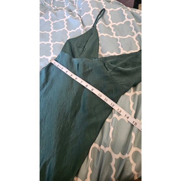 Saints + Secrets Size Small Green Sleeveless Thigh Length Slit Zip Closure Dress - Picture 8 of 10